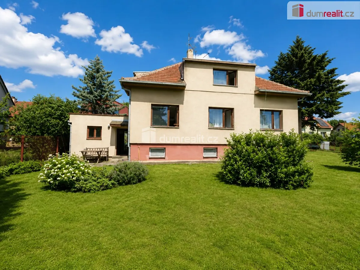 Prodej rodinného domu 348 m², pozemek 918 m²